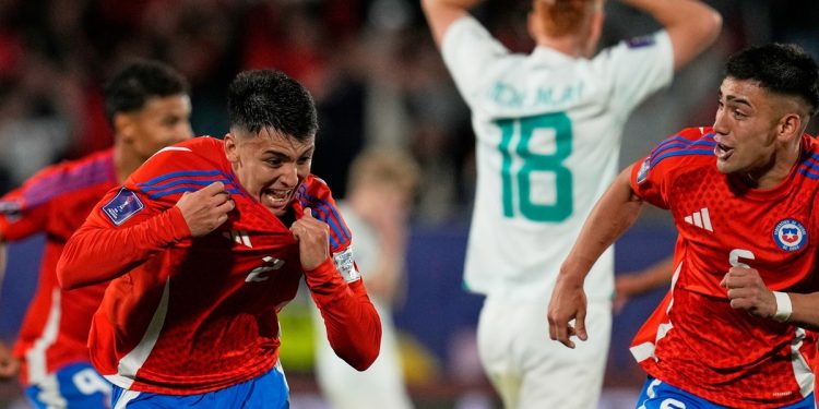 Video: Chile le ganó a Nueva Zelanda con un gol de Millán y por un blooper del arquero y el volante