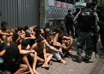 Narcos y violencia en Río de Janeiro: más de 60 muertos en la mayor operación policial contra el Comando Vermelho