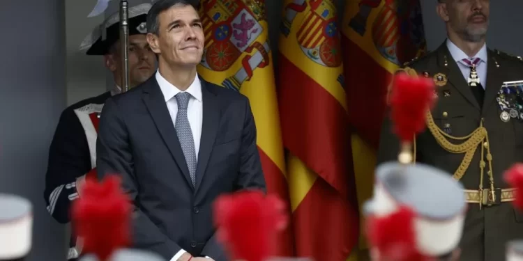 El rechazo a Sánchez en el Palacio Real descafeína la recepción del 12-O. Abucheos y vergonzoso escape