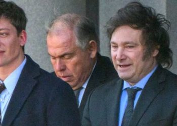 Caputo se integrará al gabinete oficial con respaldo presidencial al tiempo que se enfrenta a ministros