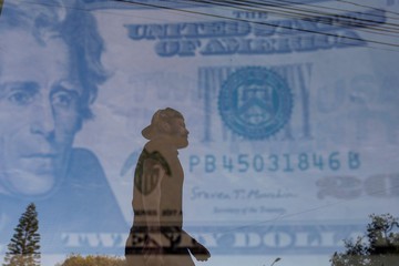 El mercado modera la euforia tras el triunfo de Milei: el dólar sube y los bonos extienden sus ganancias