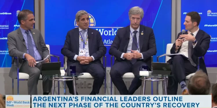 Caputo y Bausili respaldaron el acuerdo financiero con Estados Unidos tras la reunión entre Milei y Trump