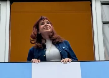 Cristina Kirchner acusó a Milei de gobernar “a control remoto” desde Estados Unidos. ¿Enojada por la visa?