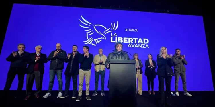 Milei clausuró la campaña en Rosario con todo el Gabinete y un fuerte despliegue de seguridad. Sólo le hablo a seguidores.