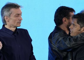 El PJ en llamas: Kicillof reúne apoyo de intendentes tras la carta de Cristina, el nene en la mira