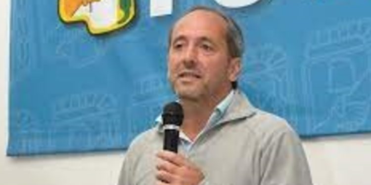 Bochornoso acto de adoctrinamiento kirchnerista en escuela de Gral. Belgrano dirigida por un ex intendente procesado por fraude.