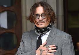 Johnny Depp dona 65.000 euros para volver a abrir una escuela musical devastada por la dana