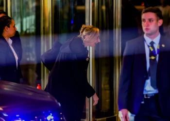Búnker libertario en el Hotel Libertador: Karina Milei y el clan Menem esperan los primeros resultados