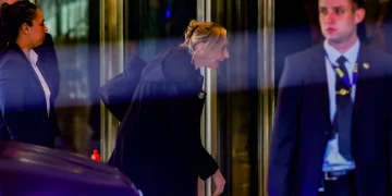 Búnker libertario en el Hotel Libertador: Karina Milei y el clan Menem esperan los primeros resultados