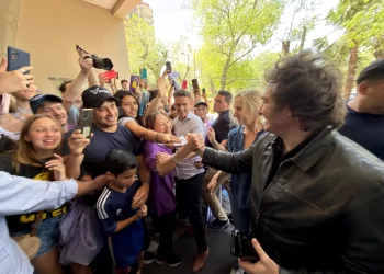 Javier Milei recorrió Corrientes junto a Virginia Gallardo y pidió a sus seguidores “no aflojar”