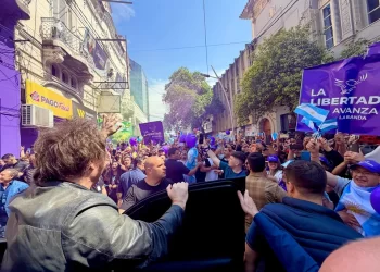 Javier Milei aludió a Cristina Kirchner y desató el grito de “tobillera” en Santiago del Estero