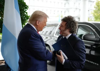 Caputo busca calmar los mercados tras los dichos de Trump y Estados Unidos prepara anuncios comerciales con Argentina