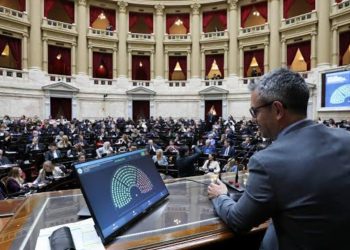 Diputados rechazó los vetos presidenciales y asestó un nuevo golpe político al Gobierno