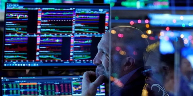 El dólar oficial cerró a $1.405 y las acciones argentinas en Wall Street suben hasta 11% tras intervención del Tesoro de EE.UU.