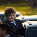 El presidente Milei se queda sin combustible camino a votar: postal irónica del ajuste intelectual de funcionarios