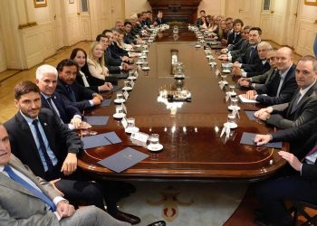Milei reúne a 20 gobernadores, ratifica el rumbo de reformas y marca límites a la coparticipación