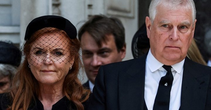 Carlos III despoja de títulos, tratamientos y honores a Andrés por el caso Epstein, donde fue acusado de abuso sexual. Una menor murio.