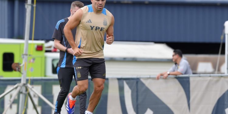 Acuña, otra vez afuera del banco en Argentina: ¿cómo vuelve a River?