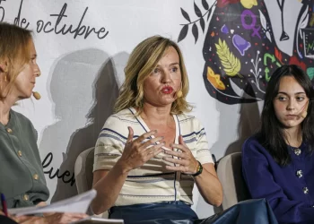 Pilar Alegría acusa al PP de «hacer el ridículo» e inventarse la historia del Parador de Teruel