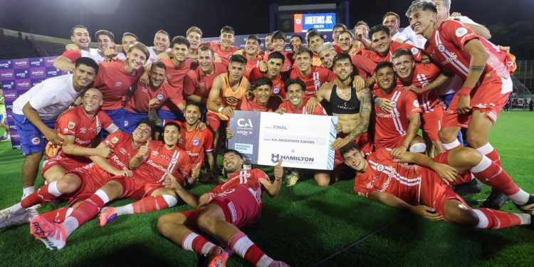 Argentinos, a un partido de cumplir el último deseo de Maradona