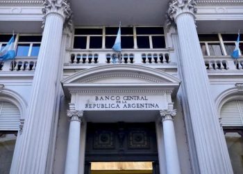 El Banco Central refuerza su arsenal para mantener al dólar bajo control con canje de bonos dólar linked