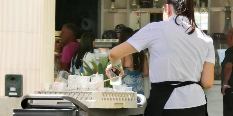 «Jefe, abogado y algo sin vergüenza»: las amenazas a los camareros de un bar con castigos rigurosos