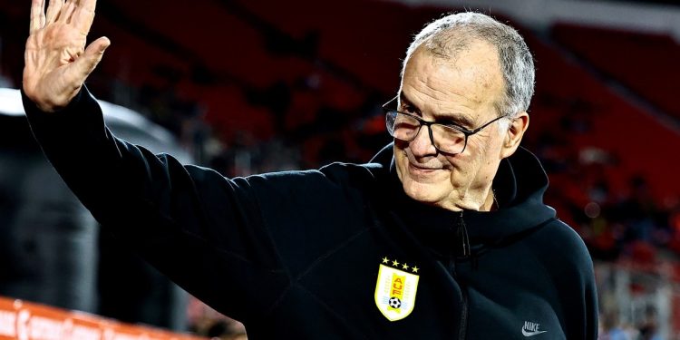 Con muchas ausencias, Bielsa dio a conocer la acotada lista de 17 jugadores convocados para los amistosos de Uruguay en Malasia