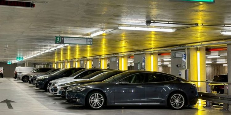 Construyen un nuevo estacionamiento subterráneo bajo una icónica plaza de Buenos Aires que cambiará para siempre el tránsito