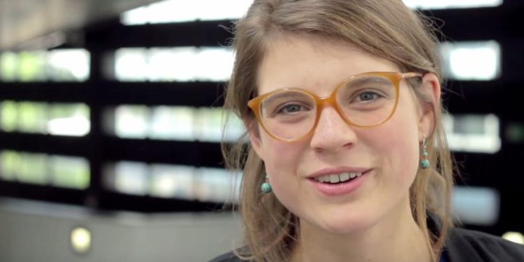 Delfina Rossi “se hizo la picante” con Luis Caputo y el ministro le respondió