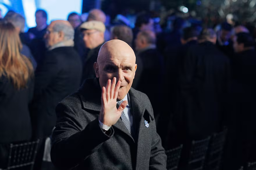 Espert firmó con Fred Machado un contrato por un millón de dólares antes de iniciar su campaña presidencial de 2019