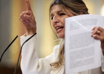 El Estatuto de Trabajadores lo confirma en el artículo 35: la empresa debe pagar las horas extra trabajadas o compensarlas con descanso