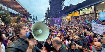 En Santiago del Estero y Tucumán, Milei apostó a polarizar con el kirchnerismo: “Elegimos entre civilización y barbarie”