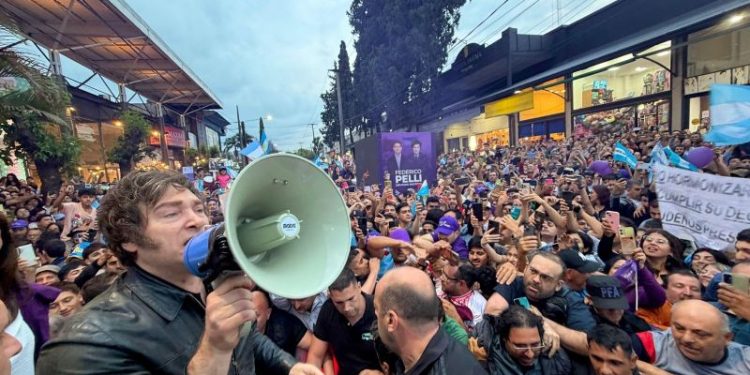 En Santiago del Estero y Tucumán, Milei apostó a polarizar con el kirchnerismo: “Elegimos entre civilización y barbarie”