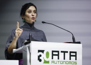 Ayuso le marca el camino a Sánchez por los autónomos: ayudas directas de entre 5.600 y 6.200 euros