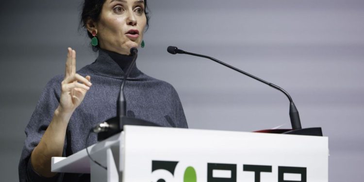 Ayuso le marca el camino a Sánchez por los autónomos: ayudas directas de entre 5.600 y 6.200 euros