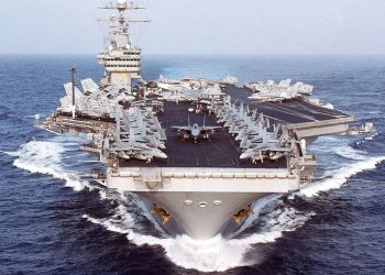 Tensión en el mar de China: se estrellan un helicóptero y un caza estadounidenses durante operaciones del USS Nimitz
