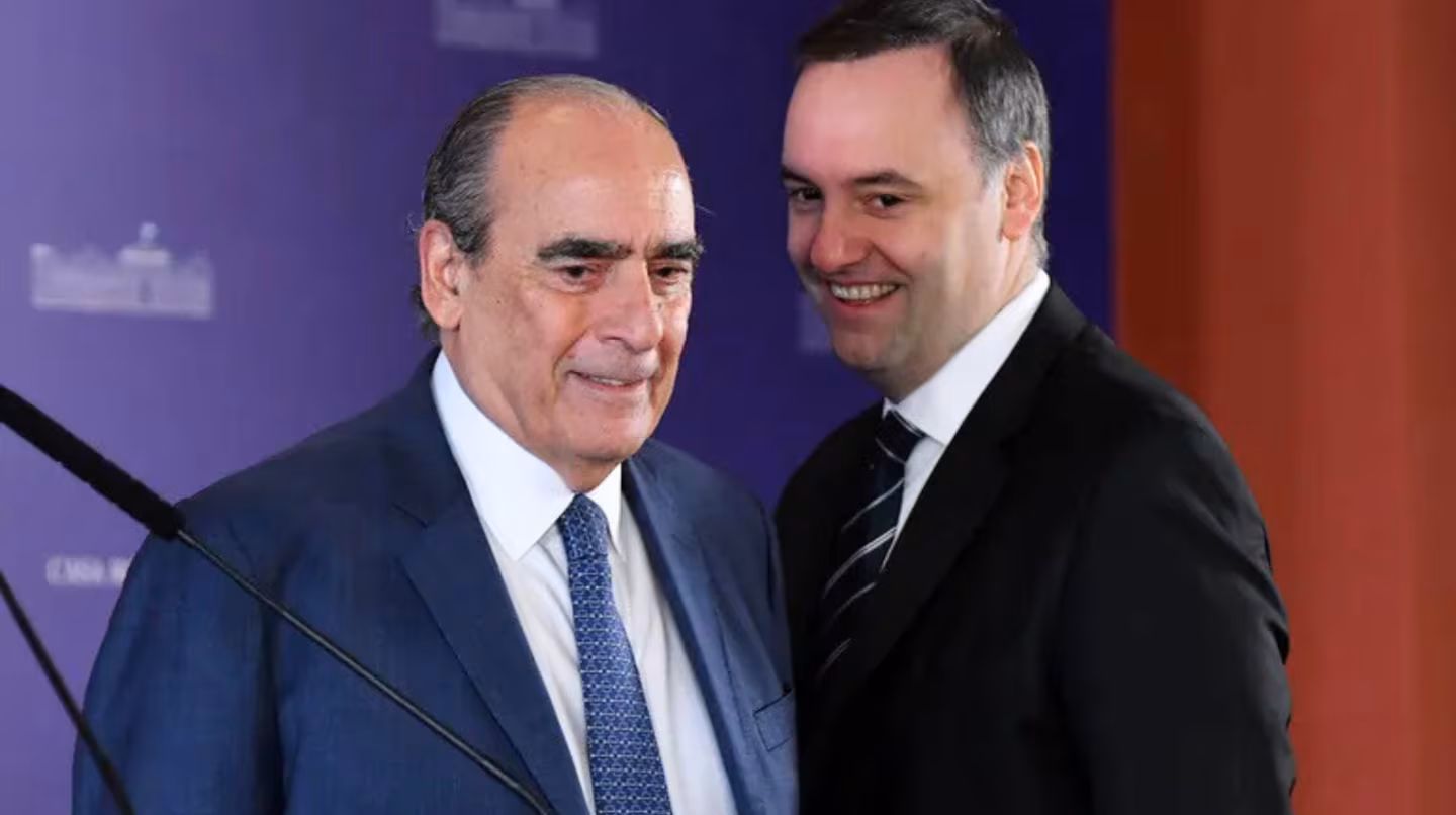 Francos y Catalán renunciaron; Adorni asumirá la Jefatura y se abre paso Santiago Caputo