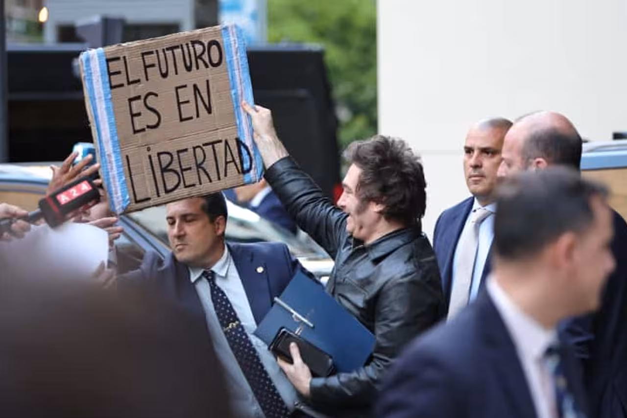 Crece el optimismo en el búnker de La Libertad Avanza por los primeros números a nivel nacional