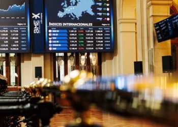 La prima de riesgo española baja hasta los 53,40 puntos y sigue perforando mínimos no vistos desde 2009