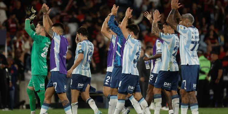 Más allá del golpe, Racing está vivo