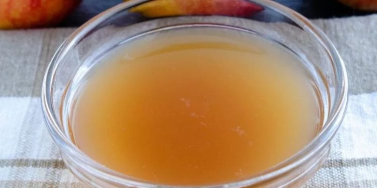 Mezclar vinagre con agua oxigenada: por qué recomiendan hacer esta mezcla milagrosa y para qué sirve