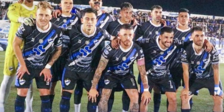 Midland y un humilde empate en un duelo clave por la cima de la Primera B