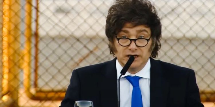 Milei recrea la escenografía de 2023, pero el país que lo mira le pide adaptarse a nuevos desafíos