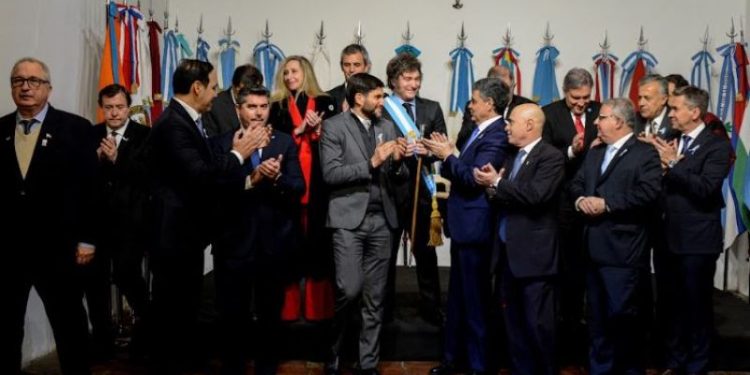 Milei suma más ministros en la cumbre con gobernadores