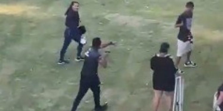 Momento insólito en Brasil: un cuarto árbitro sacó un arma tras una discusión