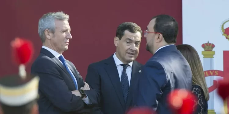 Juanma Moreno reivindica en la Fiesta Nacional el Descubrimiento de América y «la España serena que se entiende»