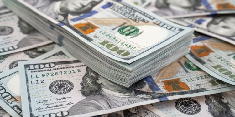 Récord histórico de depósitos en dólares: por qué subieron y qué hacer