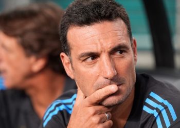 Scaloni, de “lo de Messi lo decidí yo” a “el martes jugarán los nuevos”