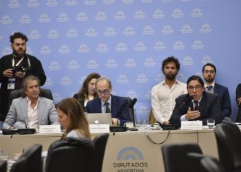 Torrendell intentó justificar la ausencia de Pettovello y se corrigió: “No quiere…”