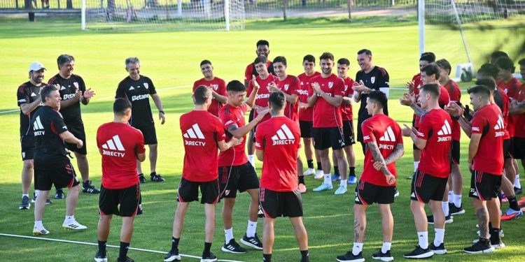 Video: el emotivo reconocimiento a Rivero en River por la convocatoria a la Selección